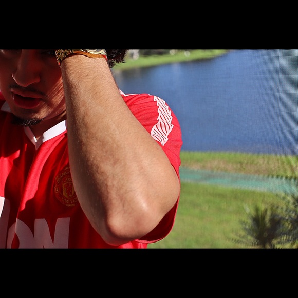 Manchester United jersey - Picture 3 of 3